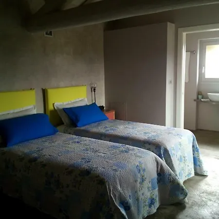 Bed & Breakfast Casa Torre Allera 3*