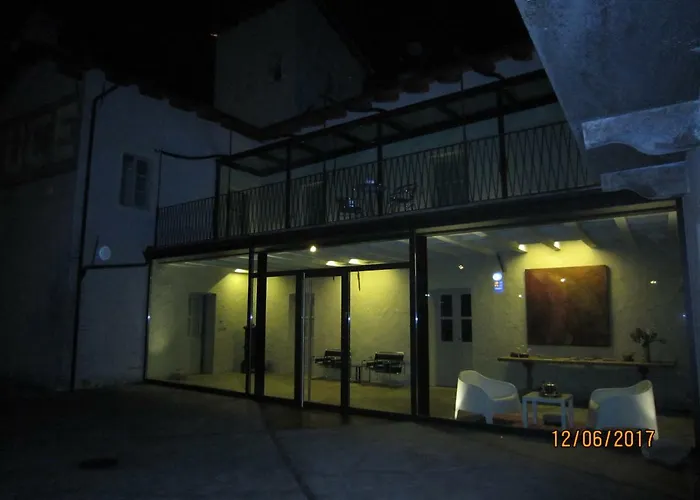 לינה וארוחת בוקר Casa Torre Allera 3*